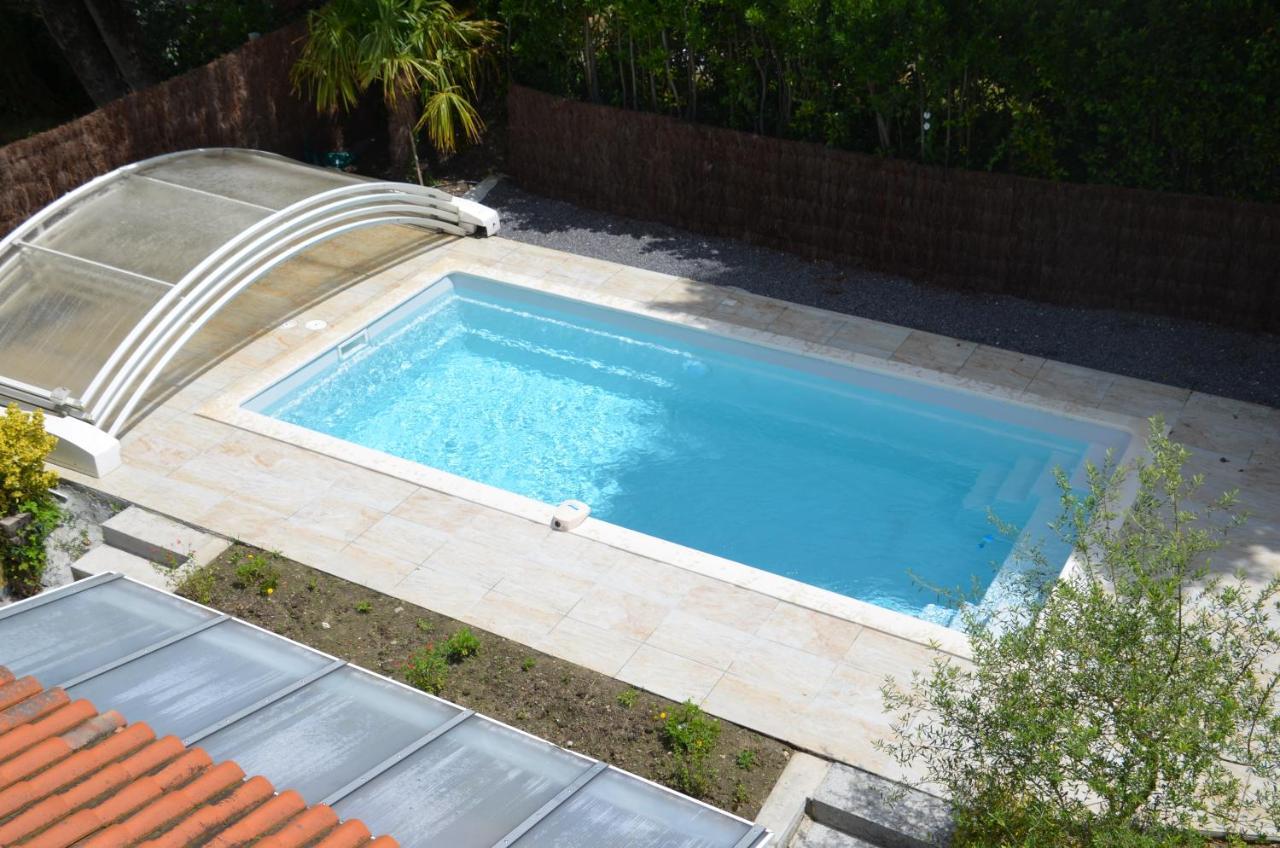 Maison Basque Avec Piscine Holiday home Lahonce
